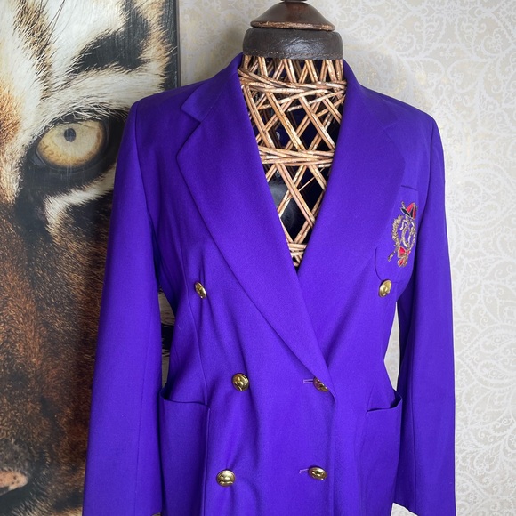 ESCADA - Picture 7 of 12